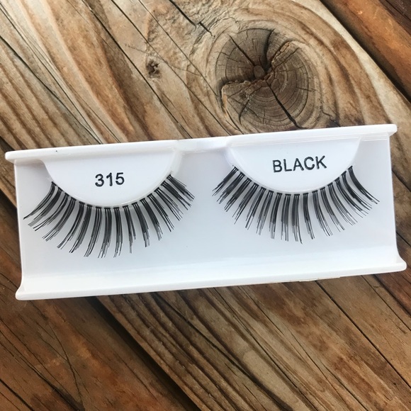 Ooh La Lash - Picture 1 of 5